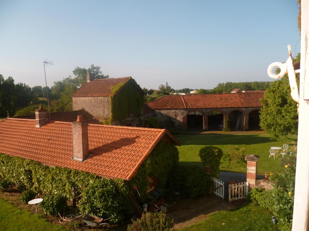Bed and Breakfast Le Logis Les Pineaux Экстерьер фото
